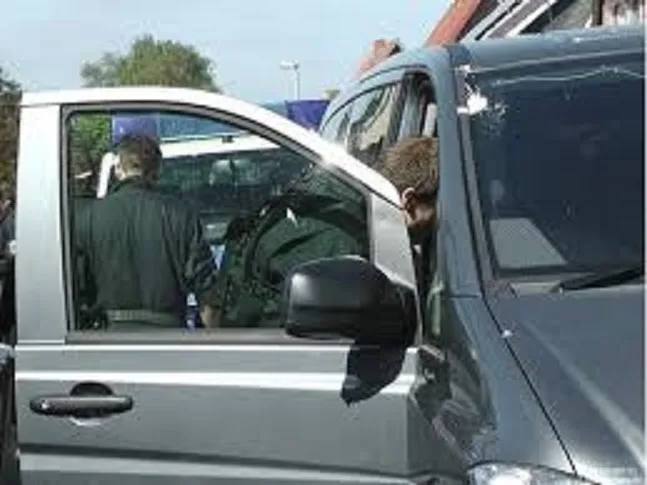 Kapen në një minibus 7 “turistë” kosovarë pa leje pune në Gjermani