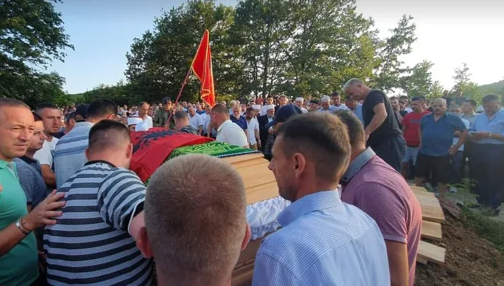 Varroset babai i Kadri Veselit