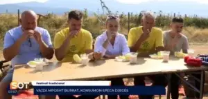 Vajza në Krushë të Madhe mposht burrat për konsumim të specave djegës