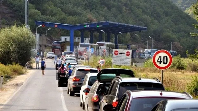 Gjendje më e qetë në pikat kufitare, pritja më e gjatë në Merdare