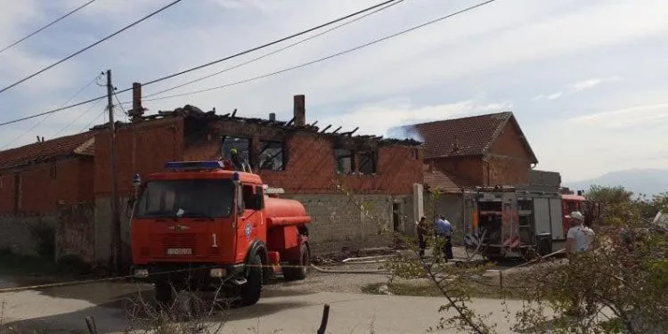 E konfirmon policia: Dy fëmijë vdiqën nga zjarri në Gjakovë