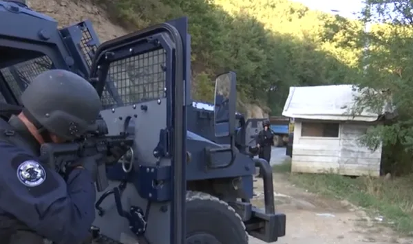 Përshkallëzohet dhuna në Veri, eksploziv në Qendrën e Regjistrimit civil në Zveçan