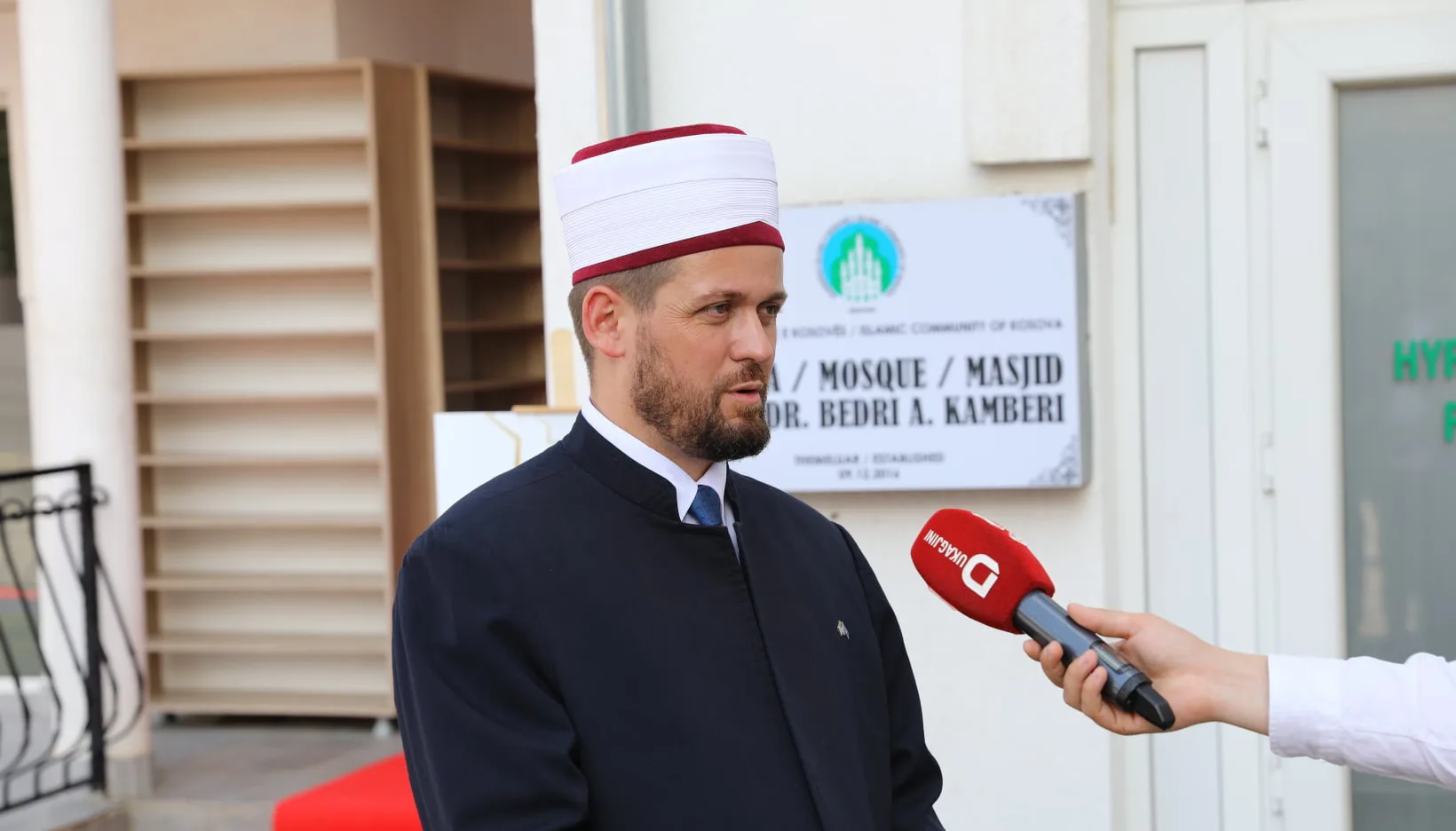 Imami Maliqi mban hutbe në kampin “Bondsteel”, fal namazin e xhumasë bashkë me refugjatët afganë