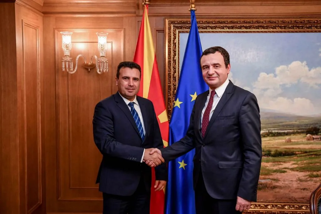 Fillon ceremonia e dy qeverive në Shkup