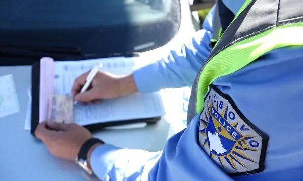 Vetëm për 6 ditë, 2049 gjoba për kundërvajtësit në trafik dhe ndalim drejtimi të mjeteve për 13 ngasës