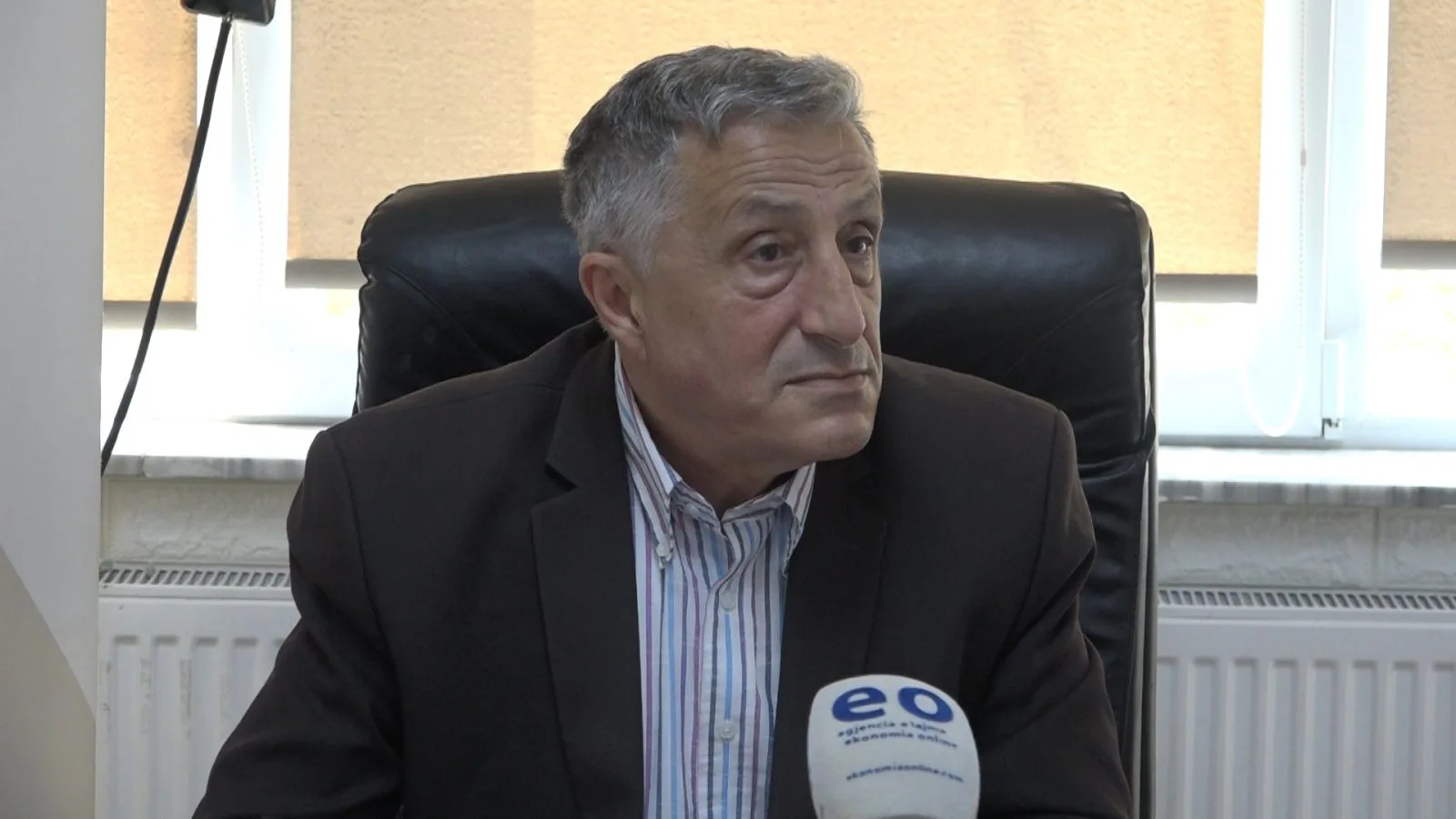 Jasharaj thotë se disa nxënës ende s’janë pajisur me libra shkollorë, akuzon qasjen e Qeverisë