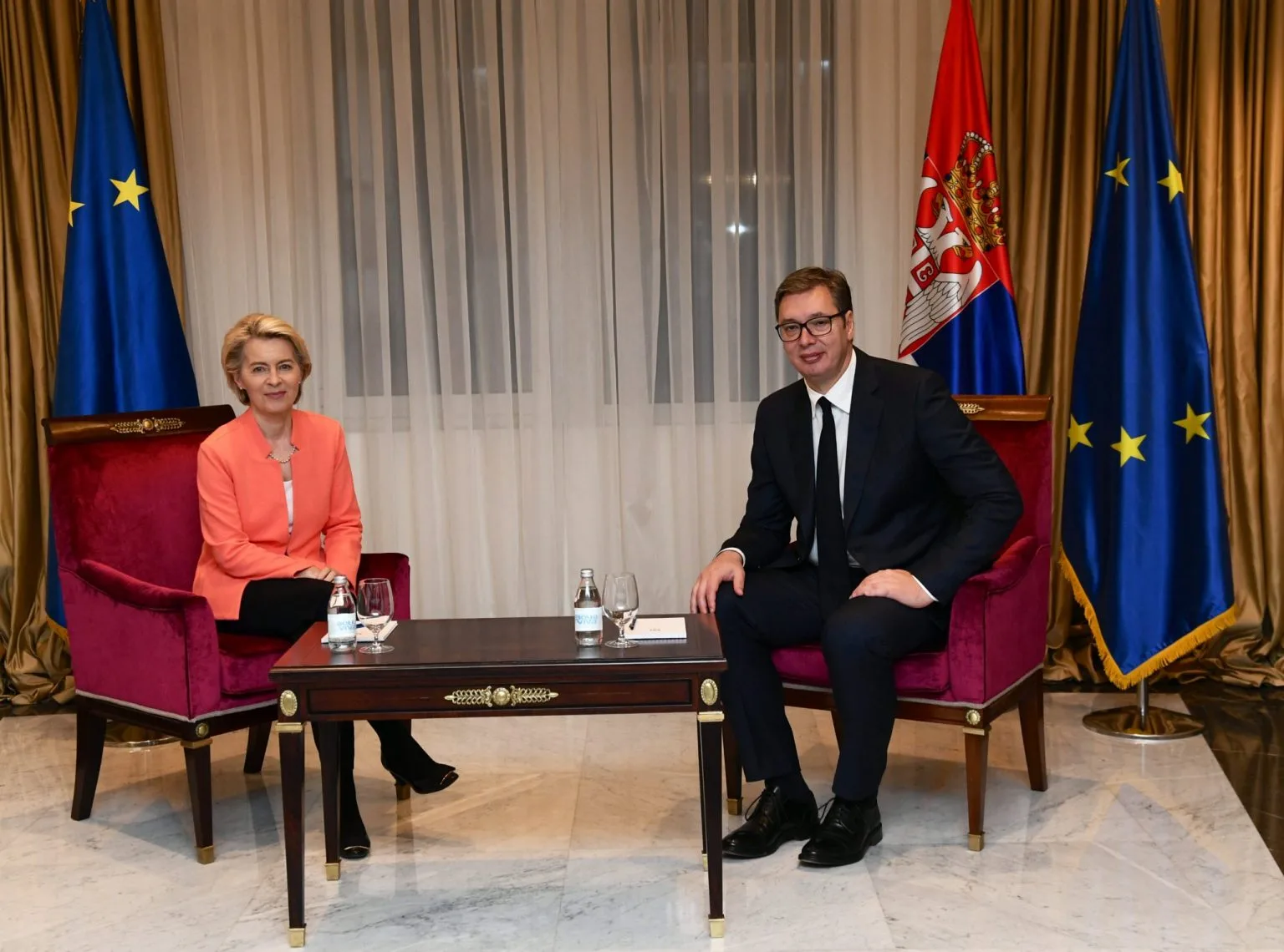 Von der Leyen pas takimit me Vuçiq: Në dialog të gjendet zgjidhja për situatën me Kosovën