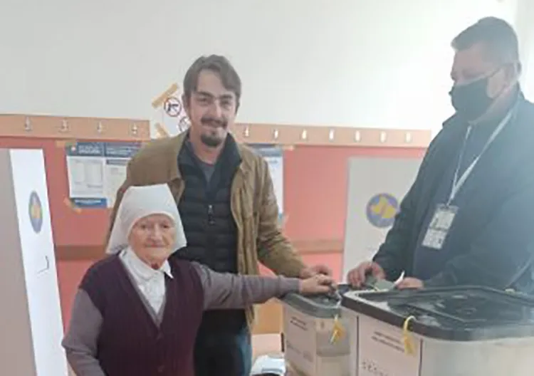 103-vjeçarja nga Istogu del në votime