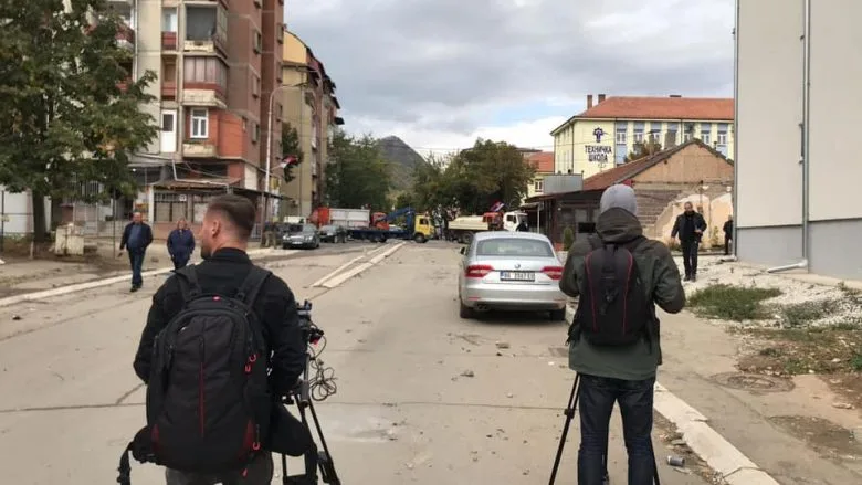 Gazetarët shqiptarë e serbë sulmohen në veri, reagon AGK-ja