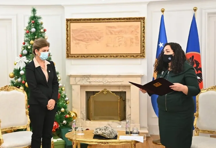Vëzhguesit e BE-së: Shkarkimi i Valdete Dakës nga Vjosa Osmani nuk u bazua në ligj