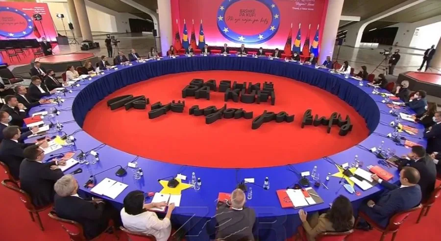 Në fund të nëntorit bëhen bashkë dy qeveritë shqiptare