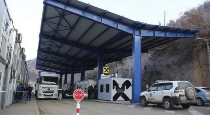 Deri në një orë pritja për të dalë nga Kosova në Jarinje