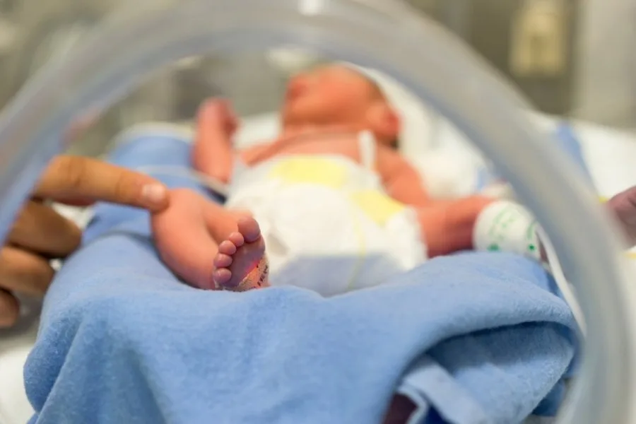 Riadi 10 muajsh nga Suhareka i diagnostifikuar me tumor ka nevojë për ndihmë financiare