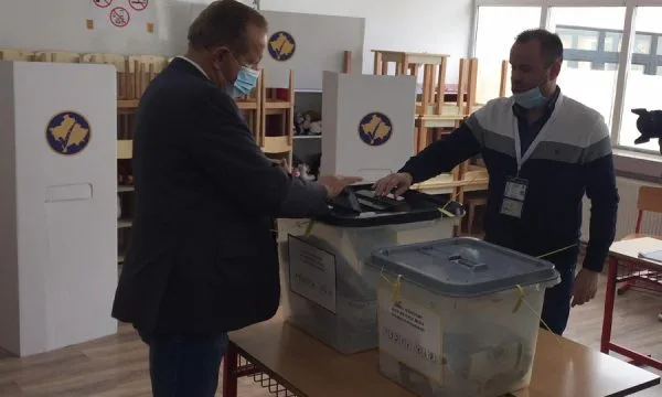 Behgjet Pacolli, qytetarëve: Mos rrini duarkryq por dilni dhe votoni