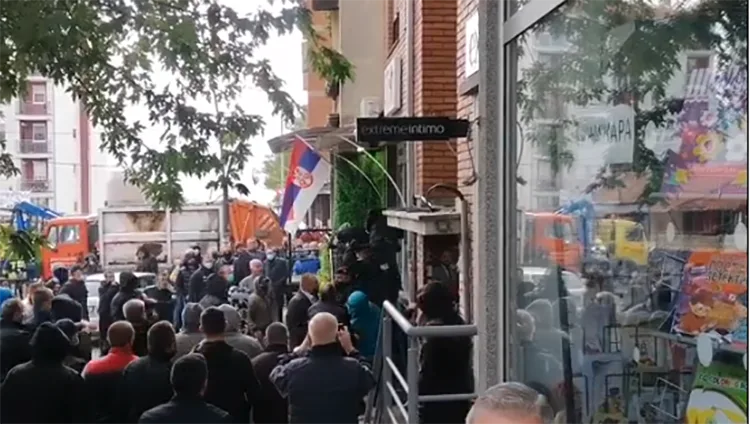 QKUK: Gjendja e policëve të lënduar nga serbët në veri është stabile