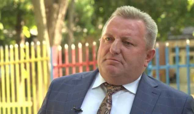 Me përshëndetje ushtarake Hisen Berisha betohet si deputet, zëvendëson Uran Ismailin