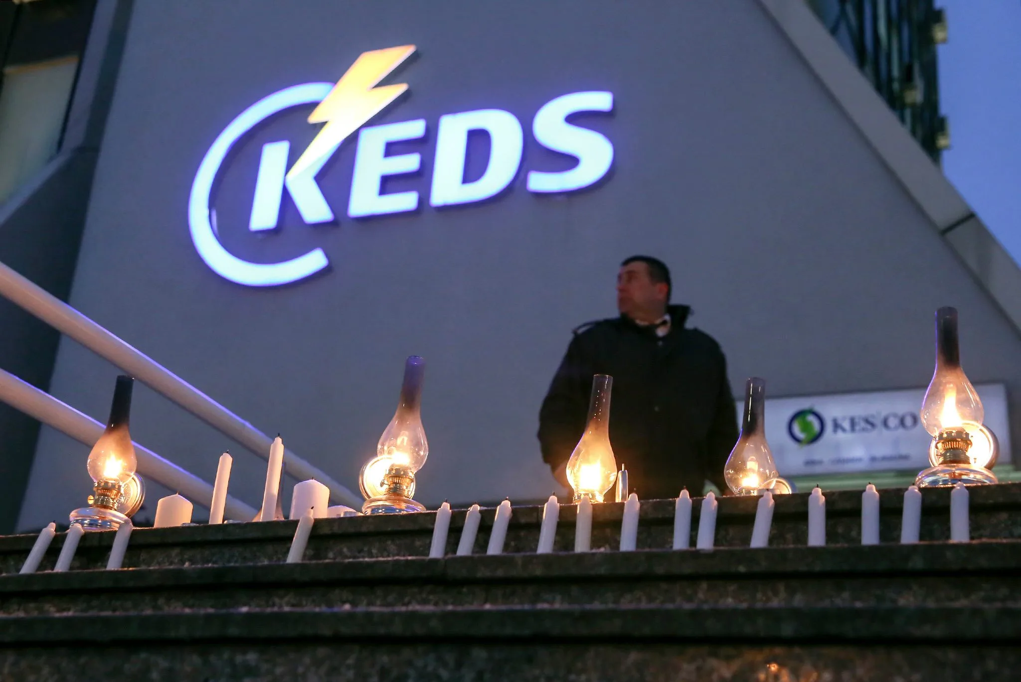 Banorët e Krajkut të Hasit paralajmërojnë protesta për shkak të mungesës së rrymës