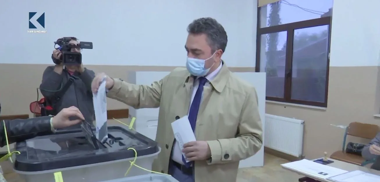 Voton kryetari i KQZ-së, Kreshnik Radoniqi