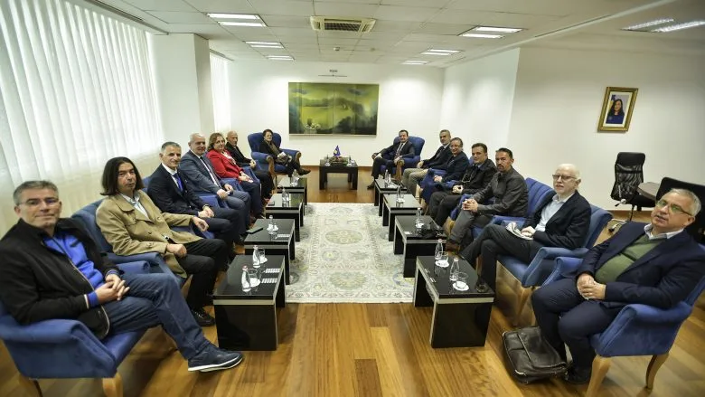 Kurti: Në takimin me Vuçiqin folëm për Procesin e Berlinit, lëvizjen e lirë dhe diplomat