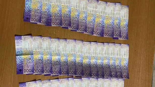 Një udhëtari i konfiskohen 52 mijë franga në kufi