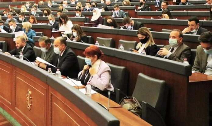 Këta janë dy deputetët e rinj të PDK-së, zëvendësojnë Hamzën dhe Nurën
