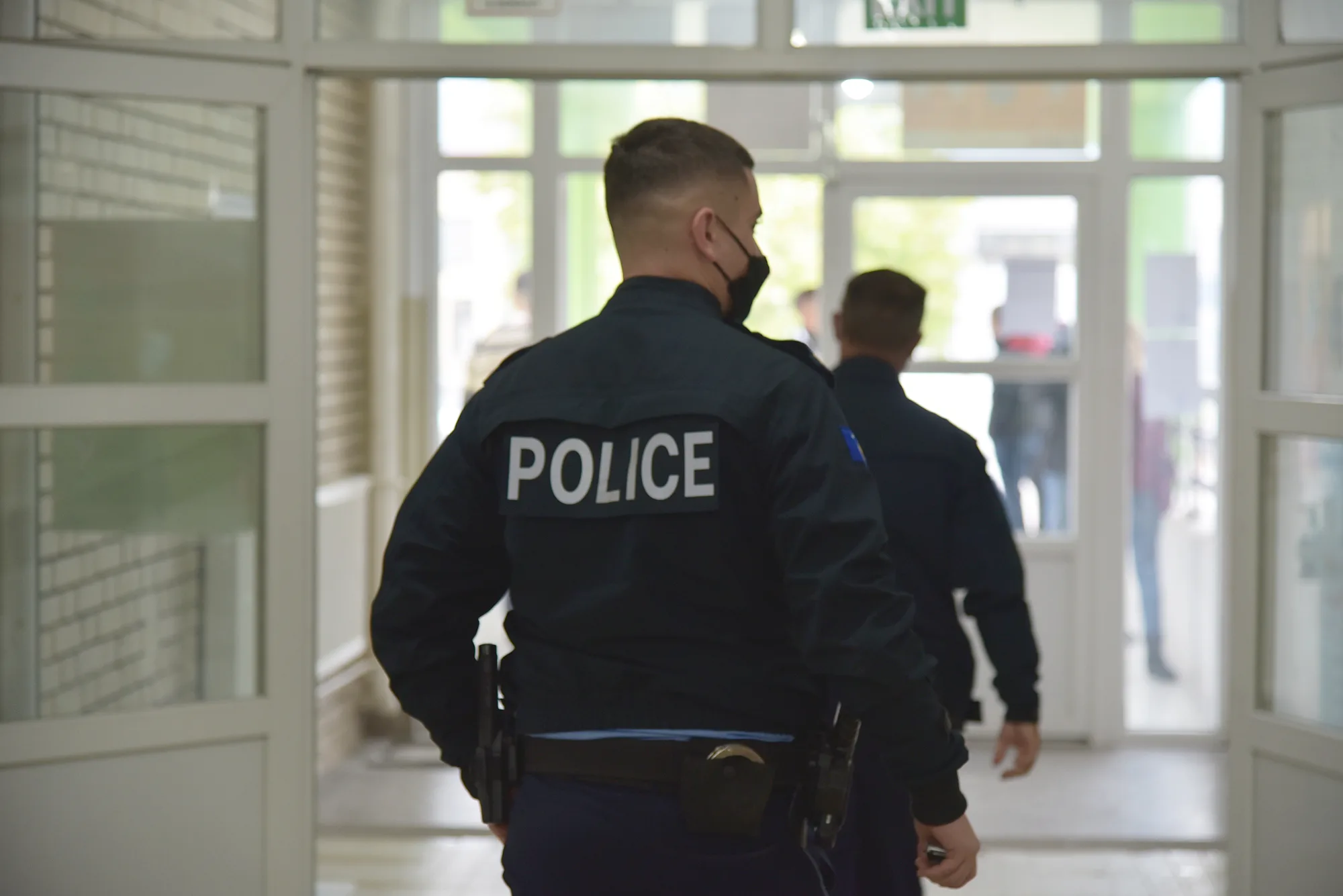 Ndërron jetë një polic, dyshohet se aksidentalisht i shkrepi arma në poligon të gjuajtjes