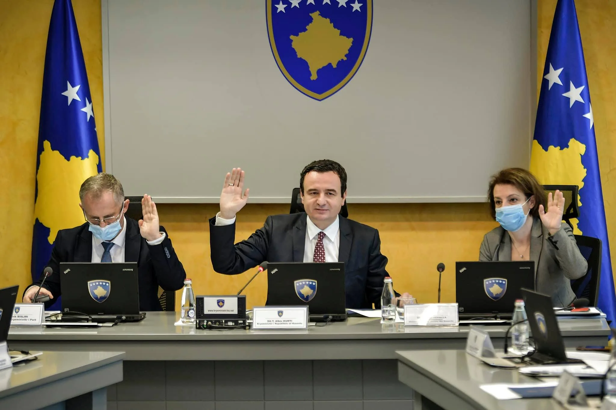 Qeveria mbështet ndryshimin që të mos pushohet në ditë pune kur festat bien në fundjavë