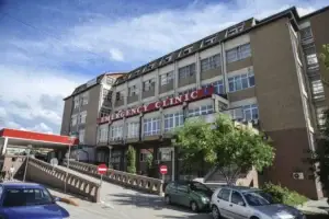 “Mos luani me brisqe”, kirurgu i QKUK-së ngre alarmin: Tre të plagosur brenda 24 orëve