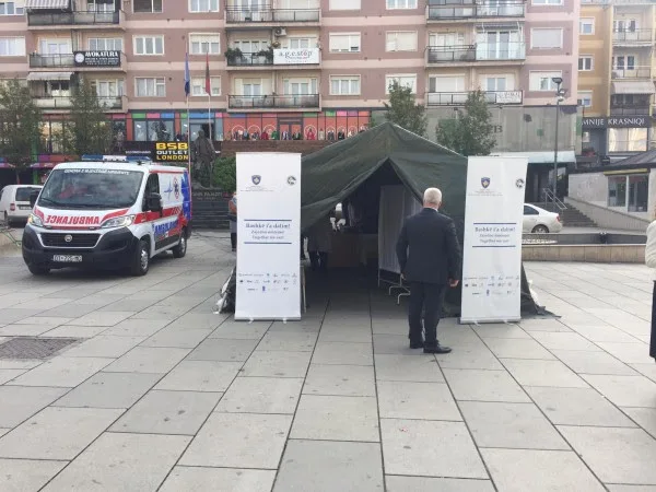 Nis vaksinimi në sheshin “Zahir Pajaziti” në Prishtinë