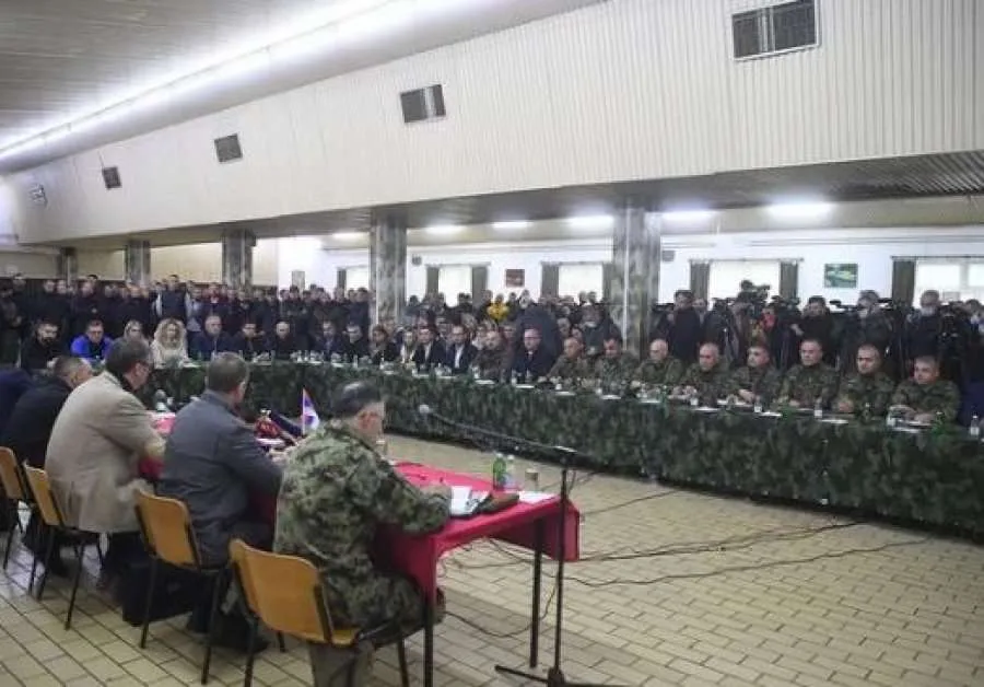 Ministri Rakiq në takim me Vuçiqin: Do të mbrohemi me çfarë kemi
