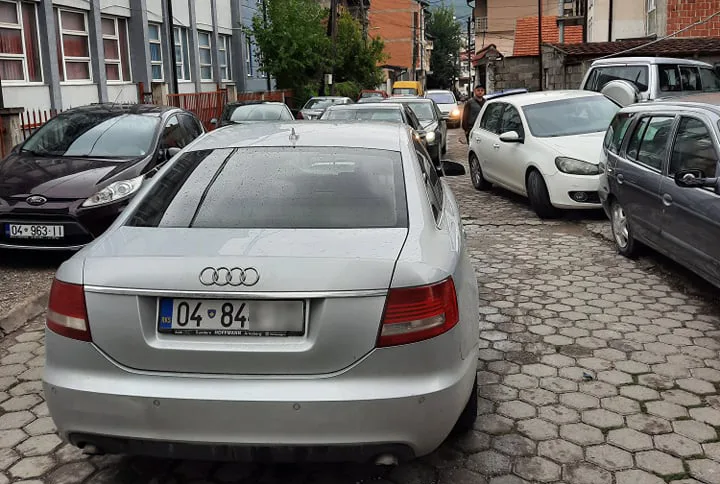 Banorët e rrugës “Nazmi Ferati” të shqetësuar nga shoferët e pandërgjegjshëm