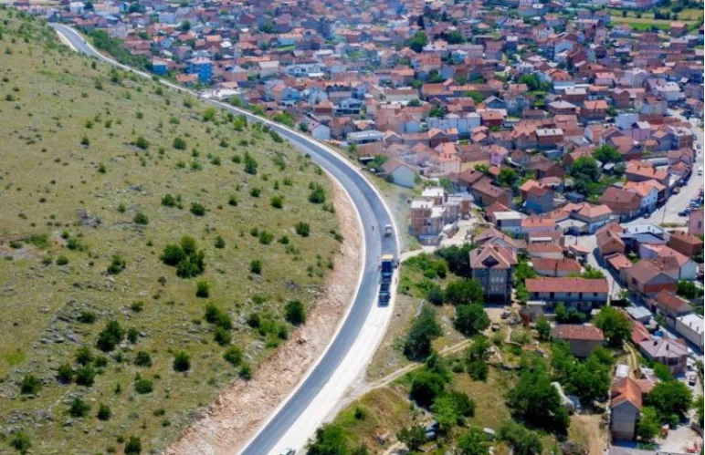 Aksident në rrugën Prizren – Dragash, një person në gjendje të rëndë shëndetësore