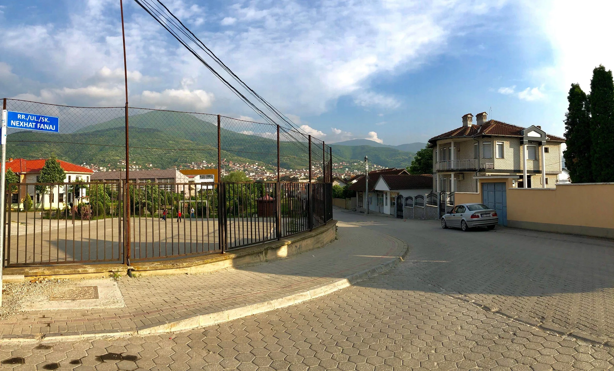 Goditi me veturë nxënësin në lagjën “Bajram Curr” dhe iku nga vendi i ngjarjes, arrestohet nga policia