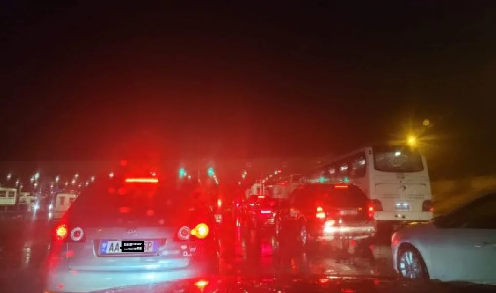 Pritje deri në 40 minuta për të hyrë Kosovë, pamje nga Morina