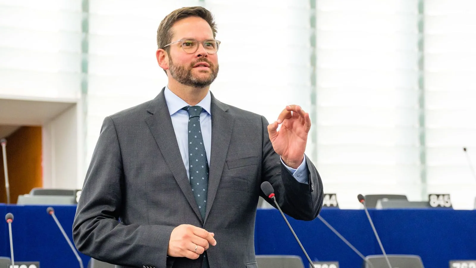Eurodeputeti austriak: Heqja e vizave për Kosovën është urgjente dhe e rëndësishme