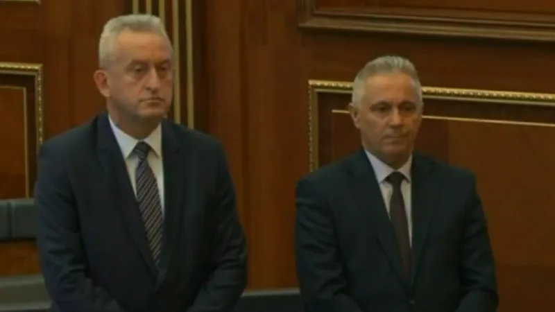 Betohen Rashit Qalaj dhe Isak Shabani si dy deputetë të rijnë të PDK’së
