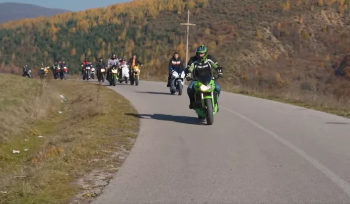 Banorët e Plavës së Opojës, edhe nuset i marrin me motoçikleta