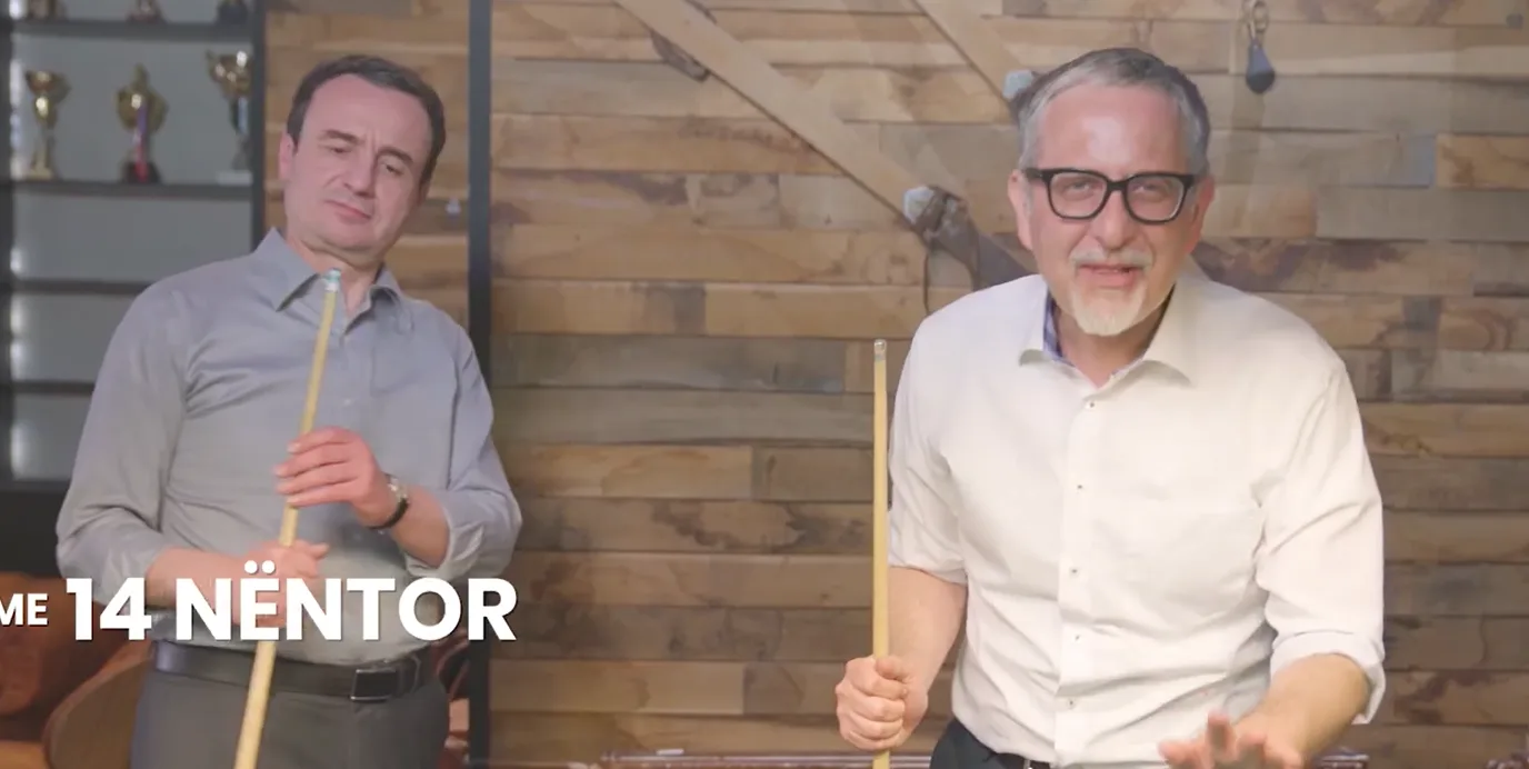 Kurti me Vitinë në lojë bilardo, për simbolikë godasin ’14-shin’ (VIDEO)