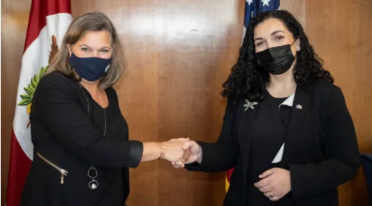 Vjosa Osmani takon nënsekretaren amerikane të shtetit, diskutojnë edhe për marrëdhëniet Kosovë – Serbi
