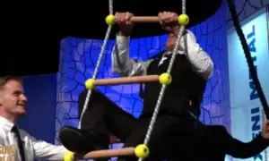 72 vjeçari kosovar që është i fortë “guri”