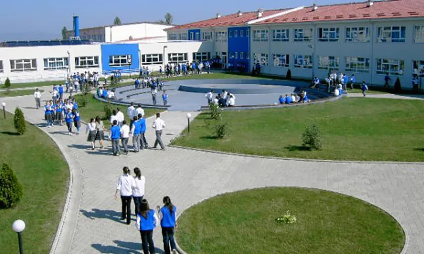 ALG “Loyola-Gymnasium” në Prizren hap dyert për nxënësit ukrainas, të dëbuar nga vatrat e tyre