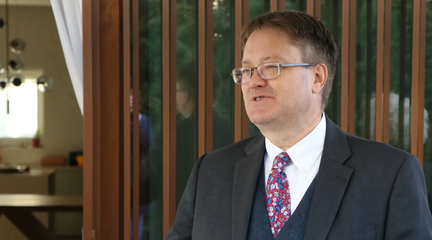 Abbott emërohet ambasador në Shqipëri