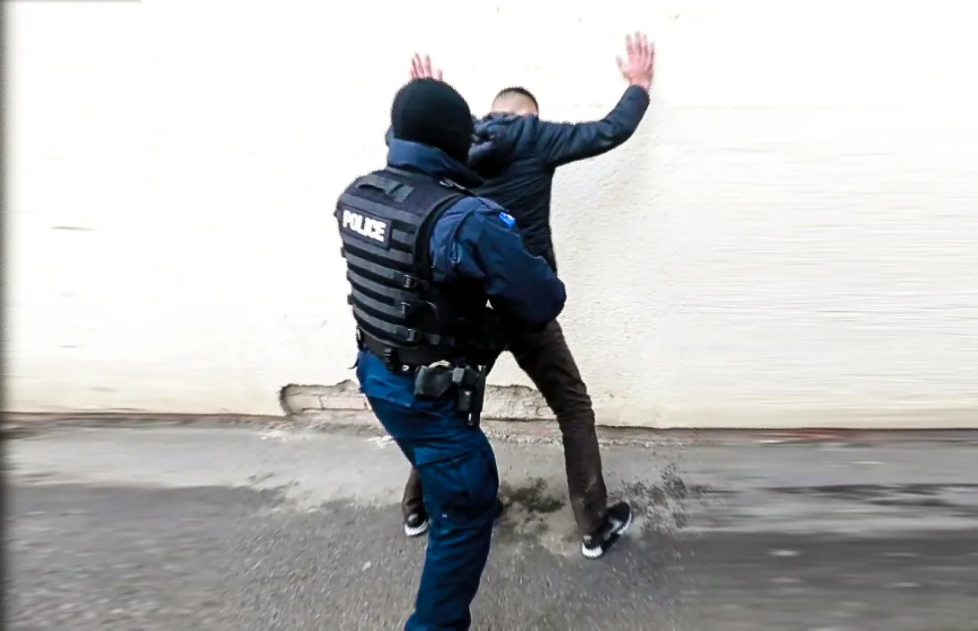 Tentoi të prodhojë dollarë amerikanë, i ngritet aktakuzë të pandehurit nga fshati Hoçë e Qytetit