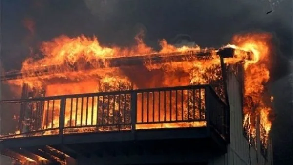 Përfshihet nga zjarri një shtëpi në Malishevë, dy persona dërgohen në QKUK