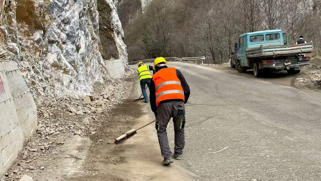 Sërish rrëshqitje të gurëve në rrugën Prizren – Reçan