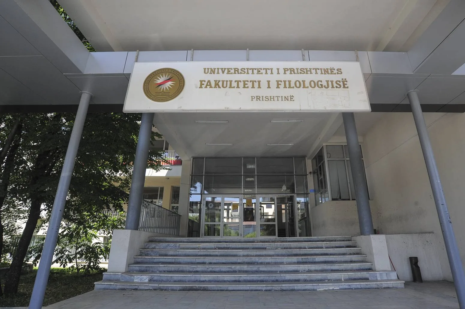 Nga e hëna disa departamente të Fakultetit të Filologjisë do të vazhdojnë ligjëratat online