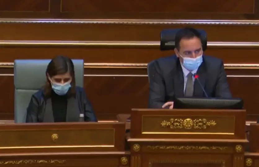 Ndalet rryma në Kuvendin e Kosovës, Konjufca ndërpret seancën