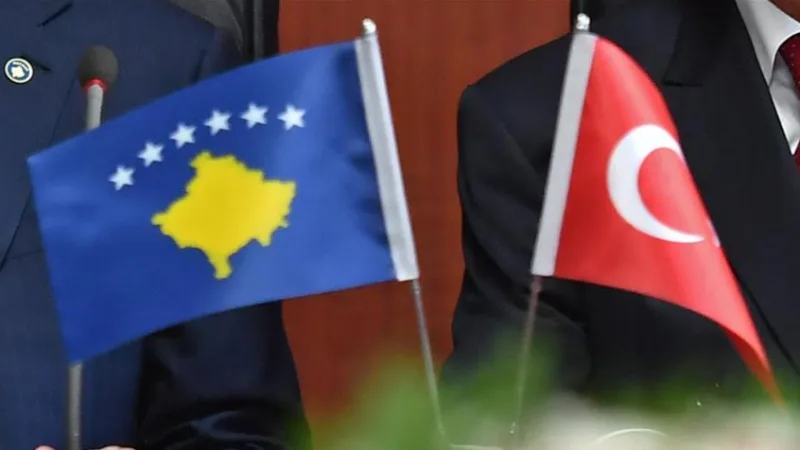 Ministri i Mbrojtjes së Turqisë vjen sot në Kosovë