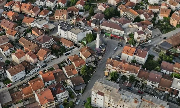 Gjendet një veturë e braktisur në Ortakoll, brenda kishte elemente kriminale