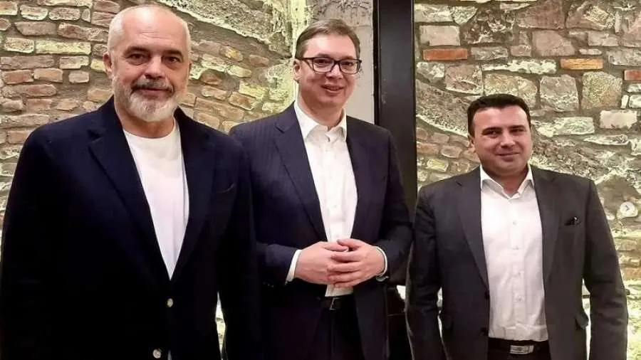 Vuçiq publikon foto nga Elbasani: Ballkani i Hapur iniciativë e jashtëzakonshme